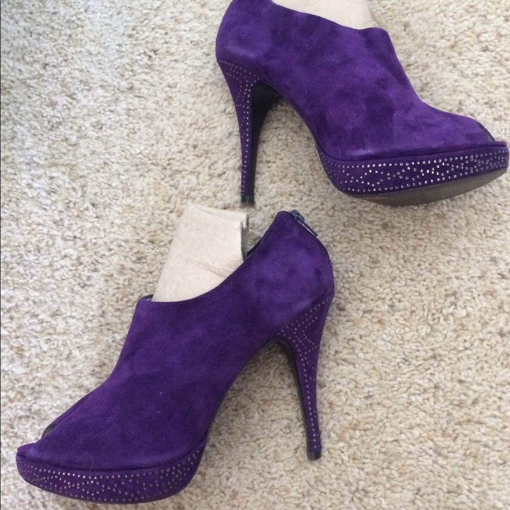 Pelle Moda genuine suede heels
